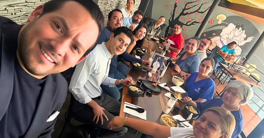 Representantes de aliados y equipo comunitario coordinando acciones para personas mayores.