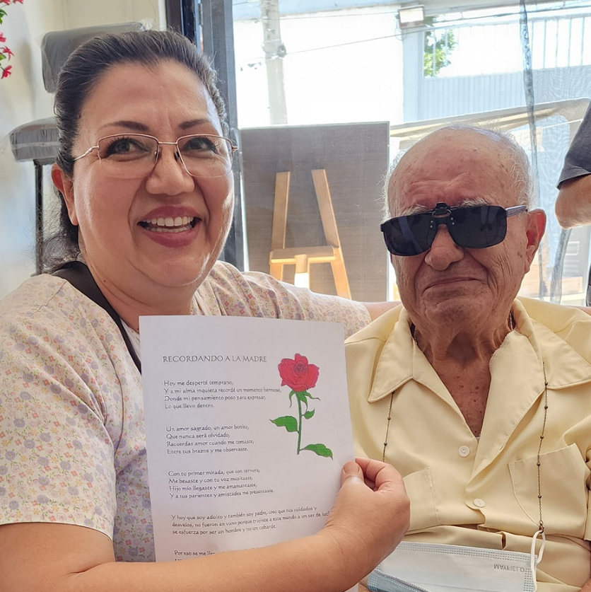 Círculo de conversación y apoyo emocional con personas mayores.